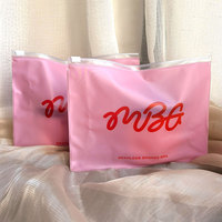 Vente en gros d'usine OEM Sac d'emballage en plastique rose de haute qualité Sac de voyage à fermeture éclair en PVC de taille personnalisée avec logo
