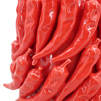 Vase en céramique rouge fait main avec des piments, idéal pour la décoration intérieure et la personnalisation de la céramique hôtelière
