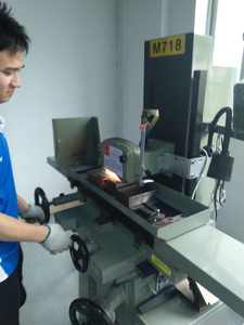 Herramienta de Moldeo por Fusión en Caliente para Módulos de PCB y Encapsulado de Cables - Product Image 6