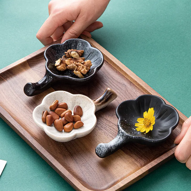 꽃 모양 세라믹 음식 접시 작은 간장 담그는 둥근 모양의 세라믹 접시 핸들