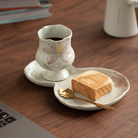 Ensemble tasse et soucoupe à café en céramique peinte à la main de style rétro avec motif floral 150 ml, emballage cadeau, vente en gros disponible