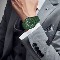 Montre à quartz lumineuse en plastique léger haut de gamme avec logo personnalisé pour hommes, prix de gros en vrac, montres vintage