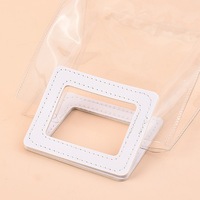 Sac fourre-tout durable en PVC transparent à fond carré avec poignée découpée au laser OEM pour cadeaux souvenirs d'anniversaire, de mariage ou de fête