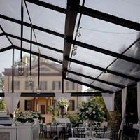 Tente de réception en aluminium noir avec toit en pignon, panneaux latéraux transparents en PVC, pour événements extérieurs, mariages, festivals, traiteurs