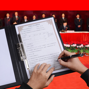 Carpetas de archivos de PU hechas a medida Rojas, carpeta de firmas <span class=keywords><strong>A4</strong></span> de cuero negro con clip de palanca fuerte - Product Image 2