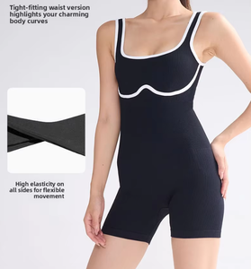 Tuta sportiva da donna senza cuciture a forma di U con un bellissimo Design con scollo a v posteriore - Product Image 5