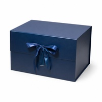 Boîte cadeau imperméable bleu foncé avec doublure en éponge, nœud en ruban sur le devant, structure pliable pour les marques de détail et les cadeaux saisonniers