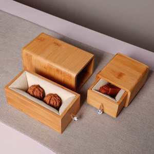 Caja de almacenamiento de bambú rectangular con forro de terciopelo extraíble para pulseras de nueces 380g ZD 43566 - Product Image 1
