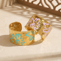 Dreamshow Emaille-Blumen-Armreif in Pink und Grün, 316L Edelstahl, Vergoldet, Wasserfest, Designer-Schmuck