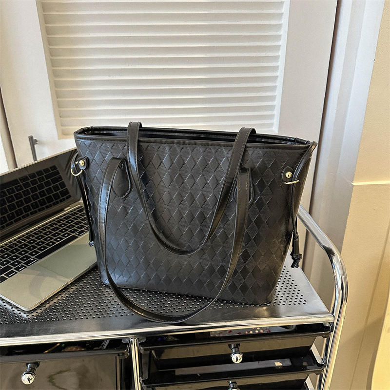 Black without accessory