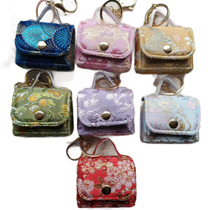 Glücksverheißende Muster Mini-Stickerei Rechteckiger Taschenanhänger Niedlicher Kreativer Accessoire-Taschencharme - Product Image 5