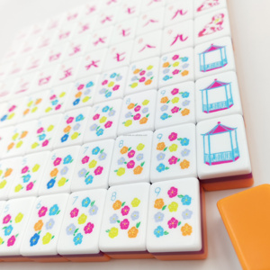 Ensemble <span class=keywords><strong>de</strong></span> Mahjong Art <span class=keywords><strong>Déco</strong></span> Moderne avec Tuiles Acryliques Orange Vibrantes à Motifs Floraux et Paon, Coffret Cadeau Complet <span class=keywords><strong>de</strong></span> 160 Pièces <span class=keywords><strong>de</strong></span> Mahjong Américain - Product Image 5
