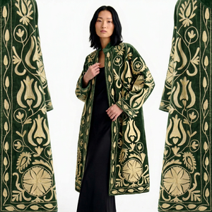 Elegante Chaqueta Larga de Terciopelo Verde Bordada con Diseño Floral Estilo Bohemio, Cuello Alto y Manga Larga para Mujer, Ropa de Invierno - Product Image 1