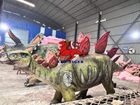 Dinosaure stégosaure animatronique mécanique grandeur nature en usine