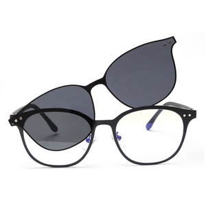 <span class=keywords><strong>Gafas</strong></span> <span class=keywords><strong>de</strong></span> <span class=keywords><strong>sol</strong></span> polarizadas Protección UV Juego <span class=keywords><strong>de</strong></span> succión magnética <span class=keywords><strong>de</strong></span> 2 lentes <span class=keywords><strong>de</strong></span> clip Montura <span class=keywords><strong>de</strong></span> <span class=keywords><strong>gafas</strong></span> <span class=keywords><strong>de</strong></span> metal ovalada <span class=keywords><strong>Gafas</strong></span> <span class=keywords><strong>de</strong></span> <span class=keywords><strong>sol</strong></span> con <span class=keywords><strong>clic</strong></span> - Product Image 3