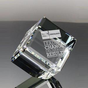 Bloque <span class=keywords><strong>de</strong></span> Cristal K9 Premium DT-R004 con Grabado Interno en 3D - Diseño <span class=keywords><strong>de</strong></span> Texto Personalizable, Ideal para Regalos Personalizados y Decoración del Hogar - Product Image 5