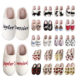 Chaussettes d'hiver chaudes et amusantes pour femmes, motif crâne, citrouille, fantôme, renne, biscuit, bonhomme de neige, paille, automne, Halloween - Product Image 1