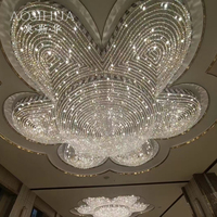 Lustre sur mesure contemporain blanc chaud pour hall d'hôtel, loft, villa, salon, escalier en forme de pétale – Design créatif et luxueux