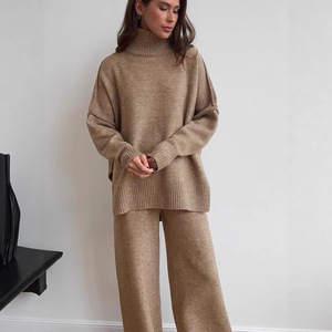Completo coordinato due pezzi in maglia a coste da donna, caldo e confortevole, con maglione oversize a collo alto e <span class=keywords><strong>pantaloni</strong></span> a vita alta, ideale per l'autunno e l'inverno 2026 - Product Image 1