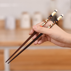 Palillos puntiagudos de estilo japonés al por mayor de fábrica, 5 pares por caja de regalo, de madera, creativos con diseño de gato de dibujos animados, para el hogar - Product Image 3