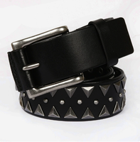 Ceinture cloutée style Punk-Rock en cuir noir lisse avec rivets pyramidaux argentés et boucle ardillon en alliage argenté brossé - 5,0 cm x 90 cm