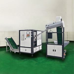 Hochwertige Vollautomatische 2-Kavitäten 2000ml Blasformmaschine PET-Flaschenherstellungsmaschine Preis - Product Image 2