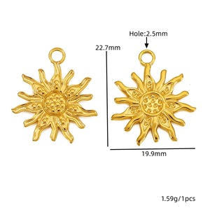 Colgante de Corazón con Sol y Luna de Acero Inoxidable, Chapado en Oro de 18K, Accesorios para Joyería DIY, para Collares y Pendientes, Venta al Por Mayor - Product Image 2