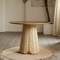 Table à manger en bois massif de style nordique, ensemble de salle à manger moderne et minimaliste avec rotin tressé, meubles tendance pour la maison, table de salle à manger