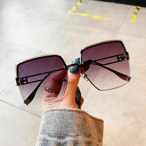 D4 00192 แว่นกันแดดขนาดใหญ่ทรงสี่เหลี่ยมครึ่งกรอบกรอบสีทอง UV400 น้ำหนักเบา ทุกเพศ สีเทา สีเงิน ผิวด้าน - Product Image 3