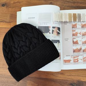 Bonnet en <span class=keywords><strong>laine</strong></span> mérinos 100% à maille torsadée - Unisexe, couleur unie, <span class=keywords><strong>cache</strong></span>-oreilles pour les voyages, la randonnée, la plage et les affaires - Product Image 3