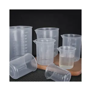 도매 17.5 Oz 500ml 플라스틱 비커 실험실 주스 물 측정 컵