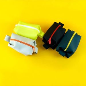 Grande trousse de maquillage pour femme en silicone, résistante à l'eau, avec poignée souple, motif bonbons, pour voyage, fermeture éclair - Product Image 1