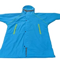 Robes de change imperméables personnalisées avec doublure polaire chaude pour faciliter le changement d'extérieur et rendre ces activités par temps froid plus agréables