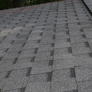 Tuiles d'asphalte monocouche résistantes au feu et à l'usure, modernes et écologiques, personnalisables-Utilisation directe du <span class=keywords><strong>toit</strong></span> <span class=keywords><strong>de</strong></span> la villa en usine - Product Image 2