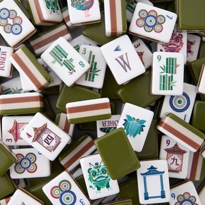 Juego de Mahjong Americano Personalizable de 160 Piezas de Acrílico, Diseño Moderno y Lujoso, Tallado <span class=keywords><strong>en</strong></span> 4 Capas, Ecológico y Duradero, para Jugar al Póker - Product Image 1