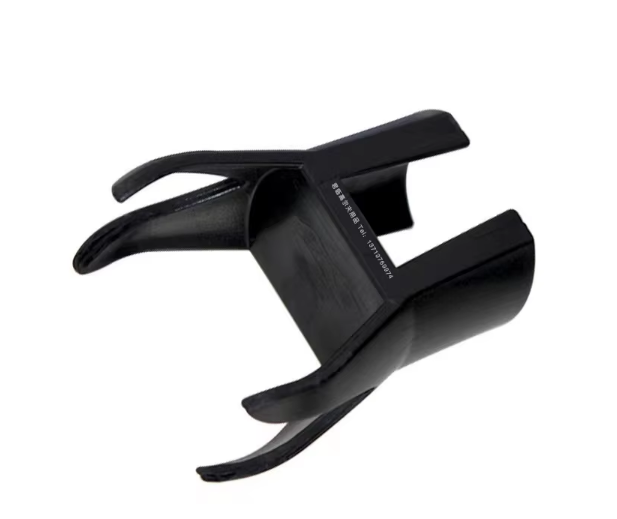 Ramasse-balles noir à quatre griffes