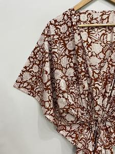 Caftán Corto de Seda Pura, Impresión Digital, Transpirable, Ecológico, Estampado Floral, Corte Holgado, Aproximadamente 47 Pulgadas, Proveedor de la India - Product Image 3