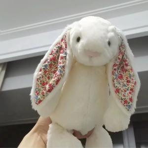 Peluche de la Serie Shy Bugs Bunny, Versión Alta, con Logotipo Dorado y Diseño Floral, de Jellycats - Product Image 4