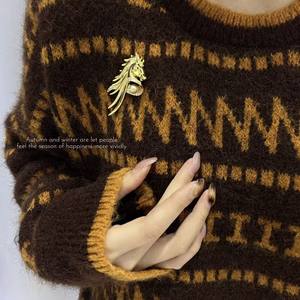 เข็มกลัดแฟชั่นสไตล์อุตสาหกรรมหนักแบบจีนใหม่ ลายดอกไม้รูปหัวใจนกยูง สไตล์ชาติพันธุ์ ให้ลุคผู้หญิงหรูหรา - Product Image 4