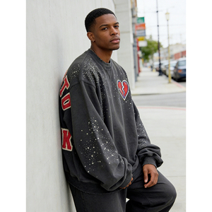 Sudadera con cuello redondo para hombre, estilo streetwear, de alta calidad, negra, extragrande, de 400 GSM, con bordado de apliques, OEM personalizado. - Product Image 3