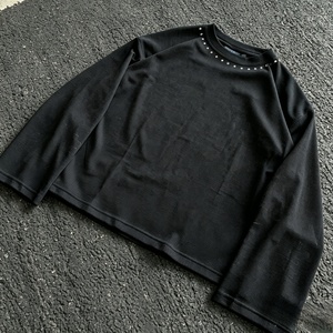 Camiseta de Punto de Manga Larga Negra para Hombre, Cuello Redondo, Detalle de Pedrería, Corte Regular Informal, Color Sólido - Product Image 3