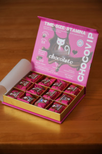 Cajas de Regalo Magnéticas de Lujo para Alimentos, Marca Privada OEM, al por Mayor, Reciclables, Rígidas, Rosadas, con Diseño de Gato, para Mujeres, ChocoVIP, con Relieve y Recubrimiento UV - Product Image 6