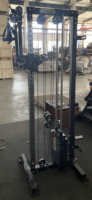 Tour de câble chargé de plaque d'équipement de gymnastique avec bras droits arrière double poulie de câble réglable Lat Pull Down Machine