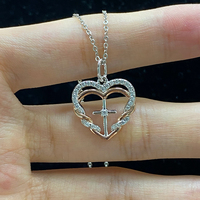 Collier en forme de coeur exquis double coeur or rose 18 carats argent 925 deux tons en forme de coeur croix accessoire femme à la mode