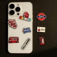 Épinglette en métal émaillé moderne avec logo de bus de la culture londonienne, tendance de la mode, signe d'amour, pour coque de téléphone