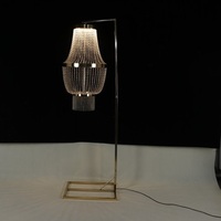 Lustre de scène de mariage moderne de luxe alimenté par courant alternatif, en métal et acrylique, écologique et durable, pour décoration d'allée