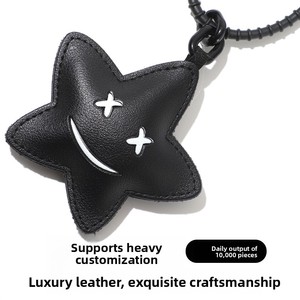 Piccolo Portachiavi Creativo in Vera Pelle <span class=keywords><strong>Nera</strong></span> Stile Punk per Viso, Accessorio per Borsa, Vendita Calda Transfrontaliera per E-commerce - Product Image 3