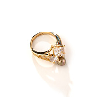Nouvel ensemble de bijoux de luxe pour femme avec collier, boucles d'oreilles, bracelet et bague en zircon cubique et perles, idéal pour mariages, bals de promo et soirées.