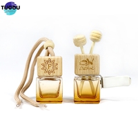 Vente en gros bouteille vide ventilation couvercle en bois diffuseur pendentif personnalisé odeur désodorisant 8ml conteneur de parfum de voiture carré