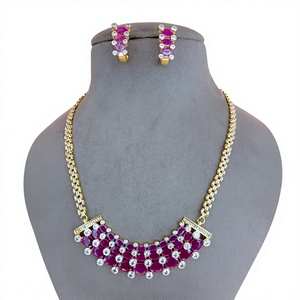 Designer de luxe AD Stones Look ton or pendentif ensemble avec boucles d'oreilles pour femmes et filles mariage porter des collections de fêtes - Product Image 2